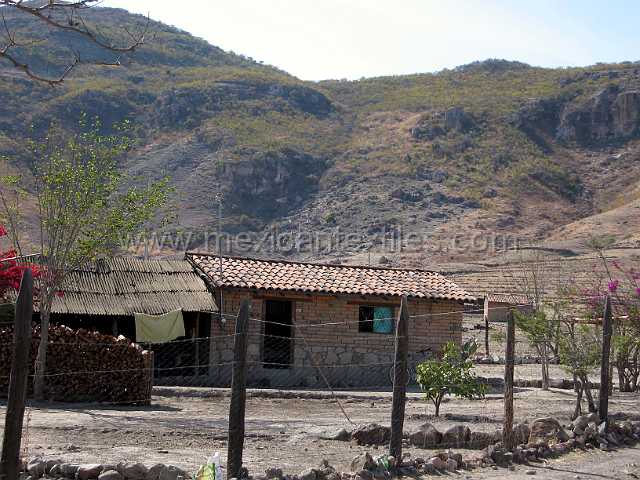 mesa_home.JPG - Typical Cora house near Mesa nayar