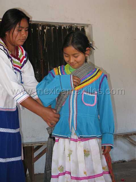 malinche2_14.JPG - Village of Cora Indian with examples of town, mountains, people, costume, textiles, costume and spiritual life