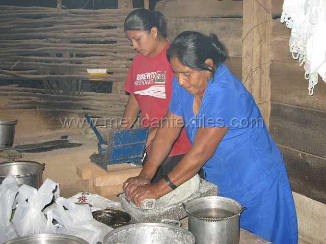 Cora_women_08.JPG - dinner with the road construction crew .These women are making tortillas.