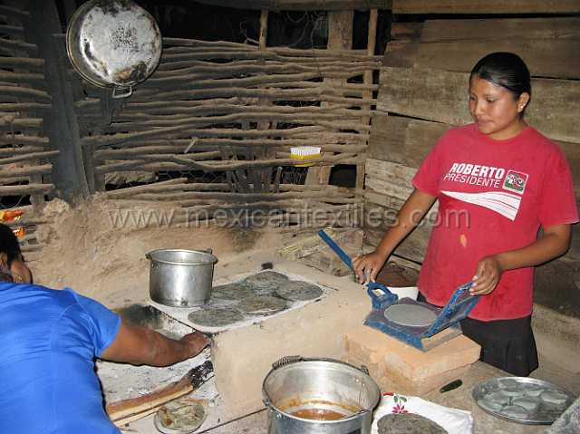 resturante_cora_01.JPG - Village of Cora Indian with examples of town, mountains, people, costume, textiles, costume and spiritual life