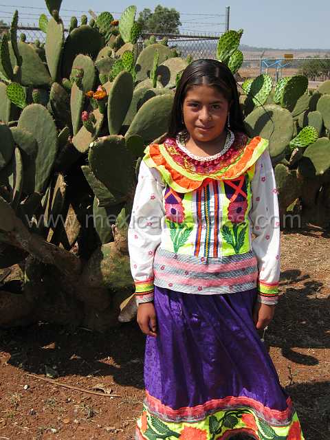 cora_bueaty1.JPG - Antes de la fiesta todos las mujers visten sus trajes tradicionales.