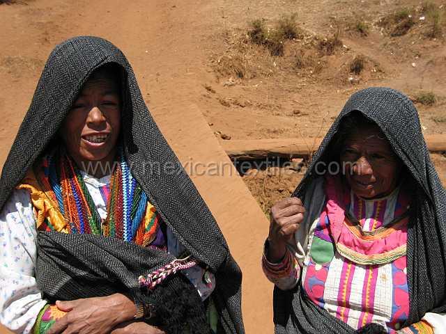 cora_family5.JPG - Village of Cora Indian with examples of town, mountains, people, costume, textiles, costume and spiritual life. On the left this woman is wearing a large number of beaded necklaces.