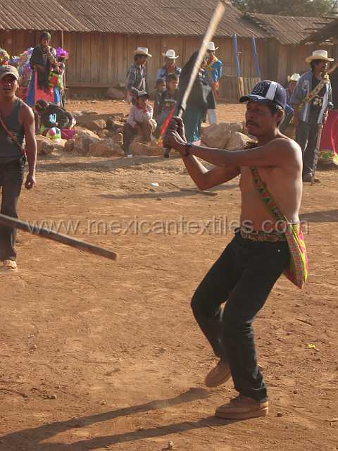 cora_men_04.JPG - Fighting stance