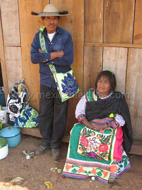 cora_women_17.JPG - Cora husband and wife.