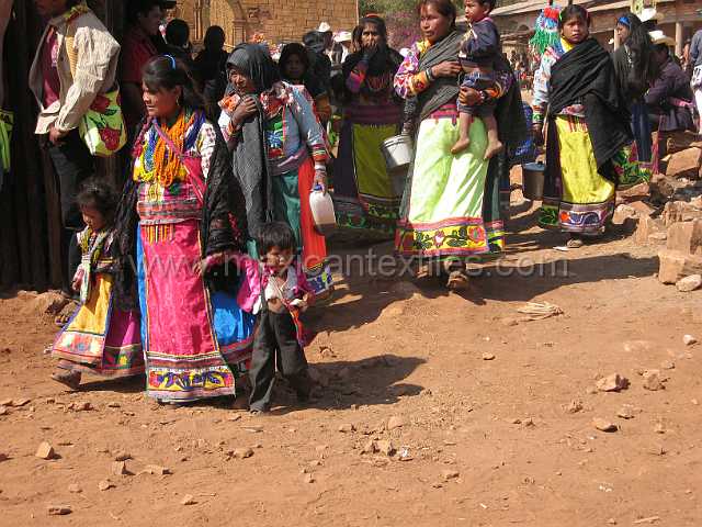 fiesta_05.JPG - The women do not directly participate.