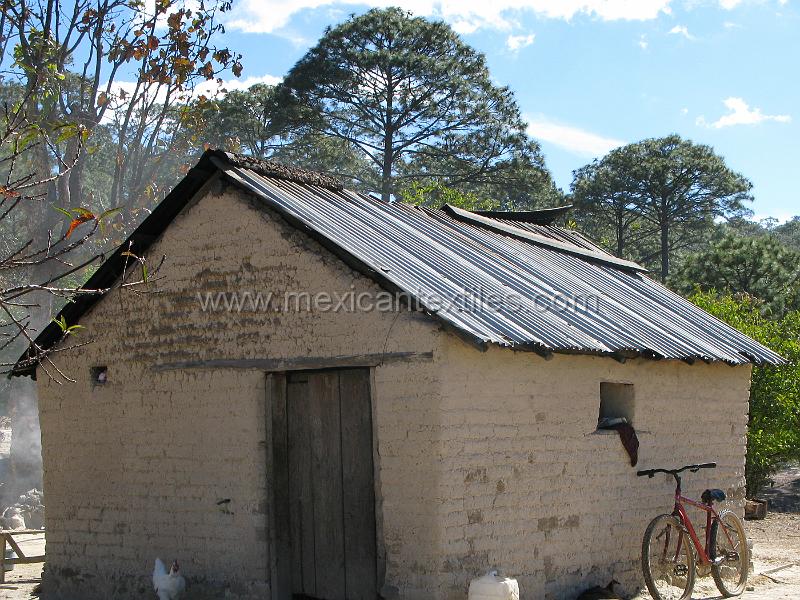 mesa_los_ricos_03.JPG - Documentation of tepehuano indigenous textiles from Huajicori, Nayarit, Mexico. Typical home in the area.