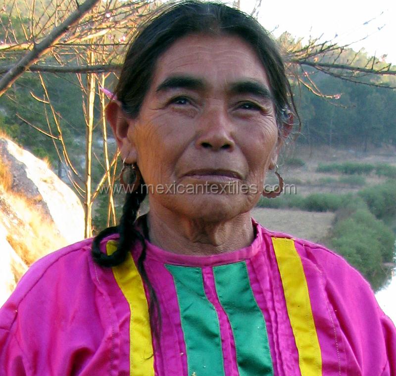 curandero_tepehuano_05.jpg - Documentation of tepehuano indigenous textiles from Huajicori, Nayarit, Mexico