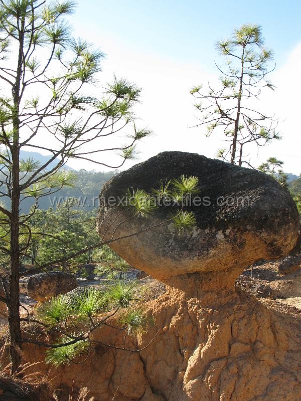 snandres_milipillas_07.JPG - Just one of the interesting and fun rock formations in San Andres Miipllas, Huajicori , Nayarit.