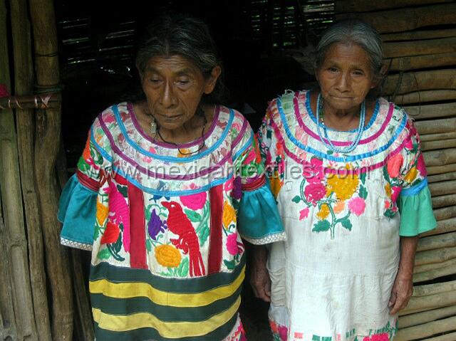 ayutla_mazateca_08.jpg - The embroidery around the neck is visible through the lace worn around the neck.