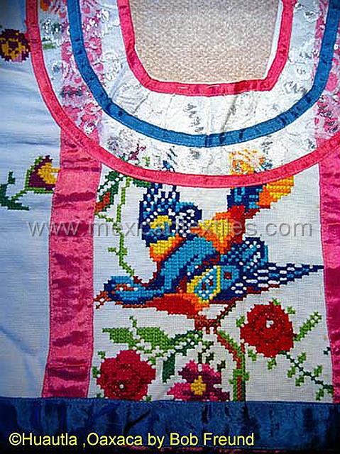 huautla_mazateca__05.jpg - detail od one of the two huipils in te Freund collection. This wthi cross stitch.