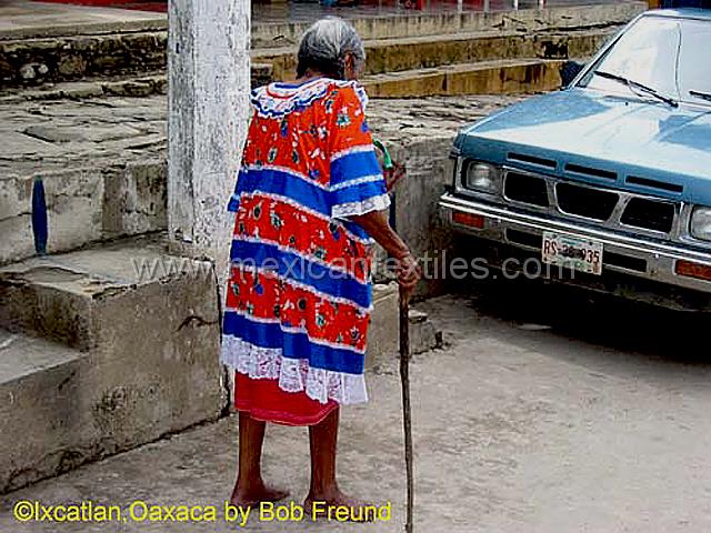2_mazateca_ixcatlan.jpg - The trip to Ixcatlan was very rapid , this older womean was walking in the street.