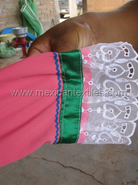 ahuelican_nahuatl19.JPG - Sleeve with the lace and ribbon and the applique zigzag.
