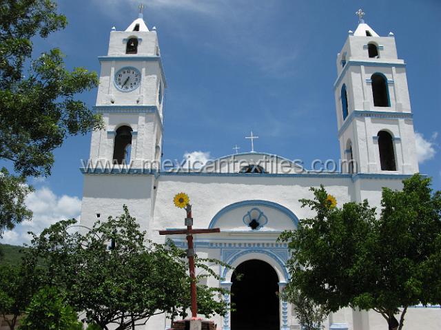 ahuelican_nahuatl29.JPG - The biggest church in the Nahuatl speaking town of Ahuelican.