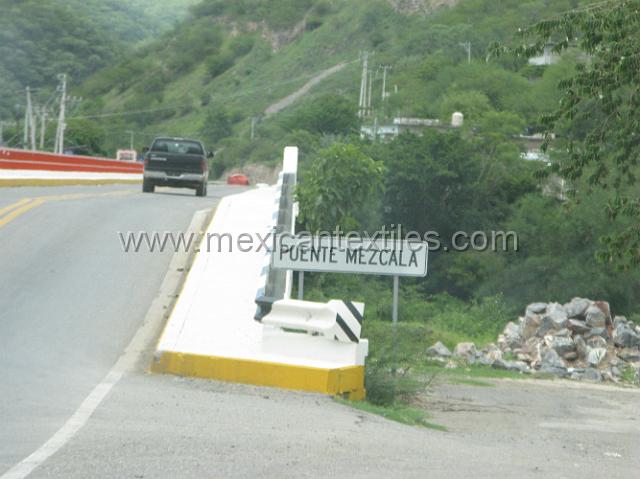 mescala_nahua10.JPG - Mezcala bridge out side of town.