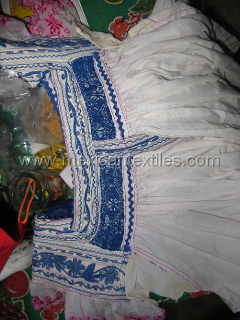 oapan_nahuatl24.JPG - The blouse used in the town.