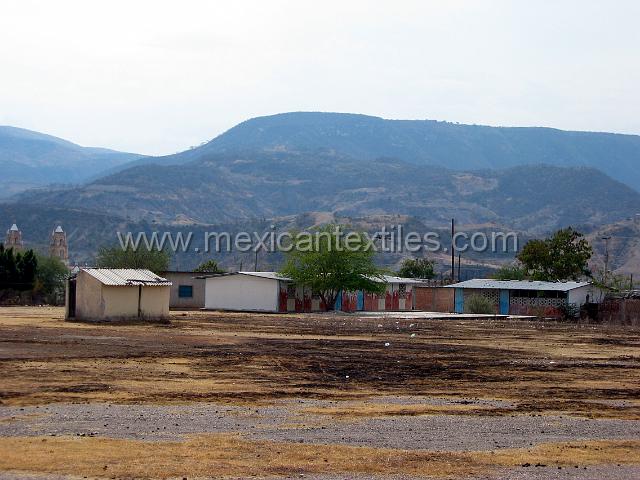 Tetelcingo_h.JPG - Some of the outlying houses seen from the road to Oapan.