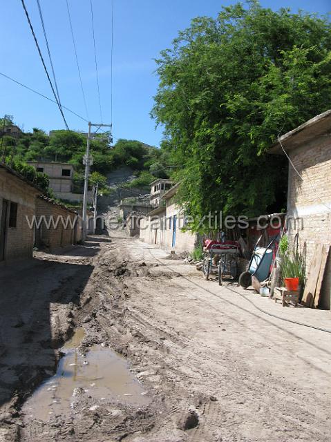 tecuiziapan_nahuatl18.JPG - The unpaved portion of town 2009.