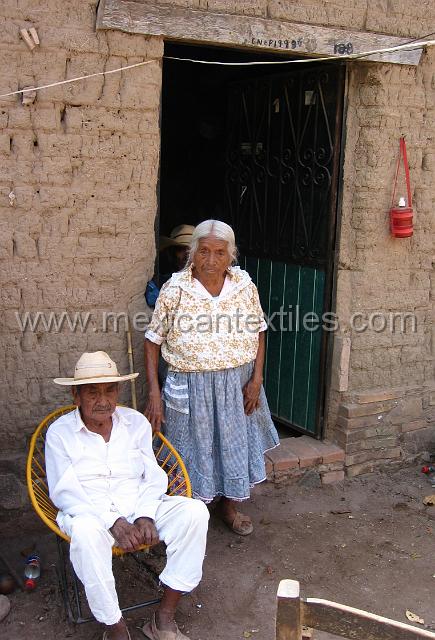 nahua_xalitla31.JPG - Taken in 2005 the man has now passed away and the woman is blind. I was able to help her with a gift in just a small way. The needs in these villages is so great no individual can fill them.