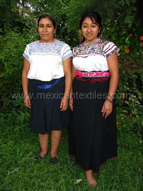 nahua_hueyapan_10.JPG - Modesta on the left is wearing the tradional day to day dress , the skirts are also now made from a colorful solid stain like material.
