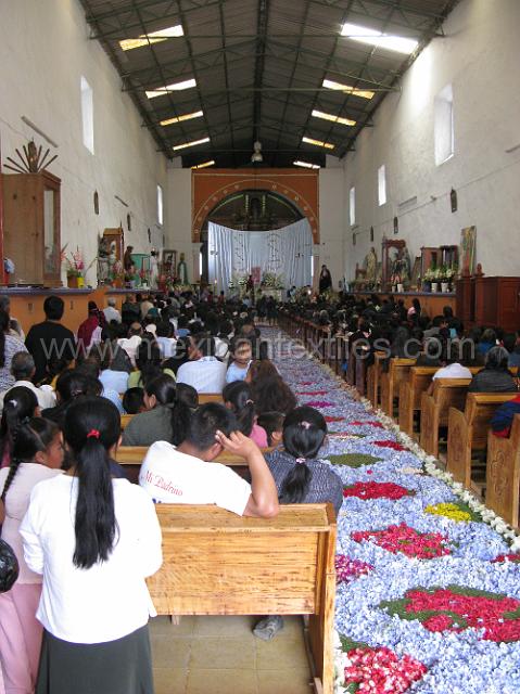 nahua_hueyapan_52.JPG - The mass the day of the festival.