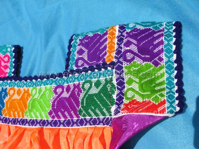 totonaca_tonalisco_36.JPG - Typical blouse from Tonalixco, Tepetzintla , Puebla