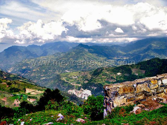 above_xochitlaxco_29.JPG - Impressive panoramic view on the hill a top of the town.