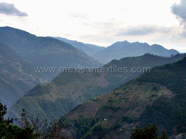 nahua_xochitlaxco_31.JPG - Views above the town.