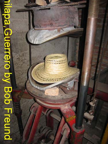 hat_factory_02