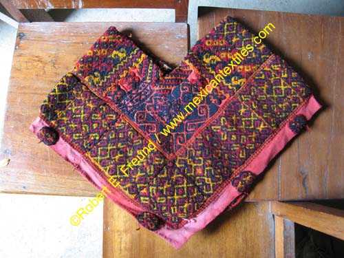 extinct_quechquemitl_01