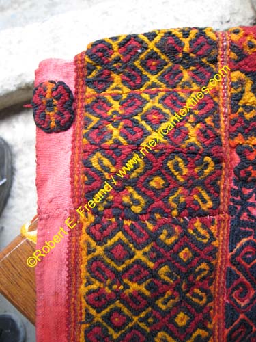 extinct_quechquemitl_02