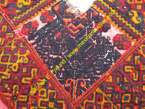 extinct_quechquemitl_08