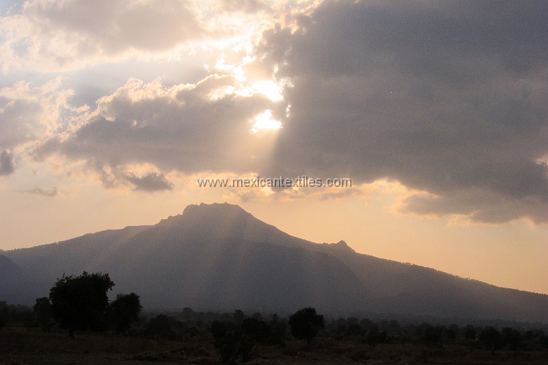 Otomi_Ixtenco_06.jpg - The Volcano Amlinche, teh central mountain of the state of Tlaxcala.