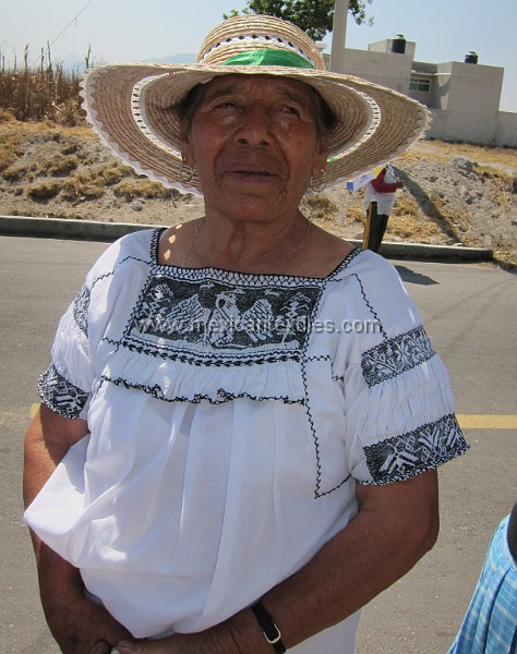 Otomi_Ixtenco_22.jpg - Sra, Christina Escalan wearing the tradional blouse, I noticed a few women wearing the blose but the full costume is extinct.