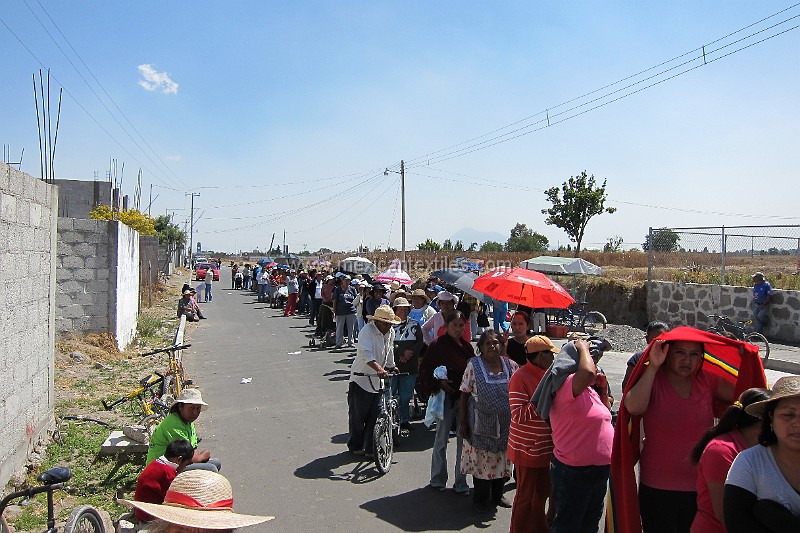 Otomi_Ixtenco_23.jpg - People waiting in line at a school, this is the type of place I can get a good idea about the type of dress used in the town.