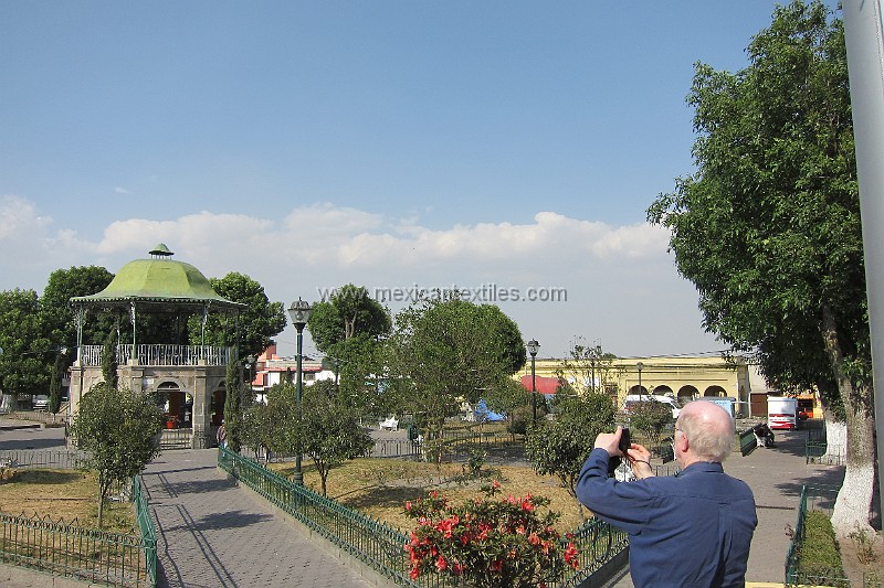 Otomi_Ixtenco_92.jpg - Views of the Otomi town of Ixtenco, Tlaxcala March 2011. A freind Jim Saunders taking a photo of the town square, the kisosk was a main distribution point for the aquaduct system.