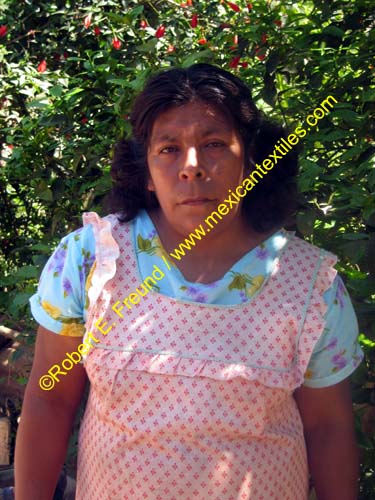 Buanavista_embroiderer_02