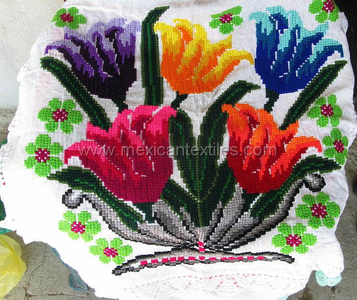 sn_antonio_embroiderey_29.JPG - Otomi indian embroidery from San Antonio Huehuetla, Hidalgo