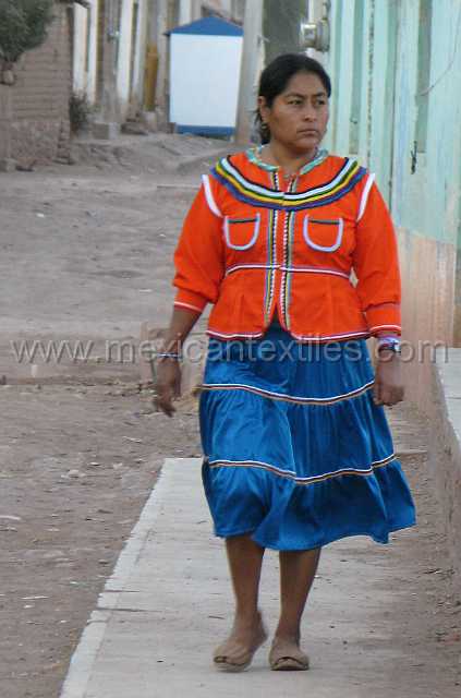 cora_women_03.JPG - Village of Cora Indian with examples of town, mountains, people, costume, textiles, costume and spiritual life