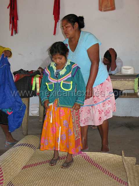 malinche1_04.JPG - Village of Cora Indian with examples of town, mountains, people, costume, textiles, costume and spiritual life