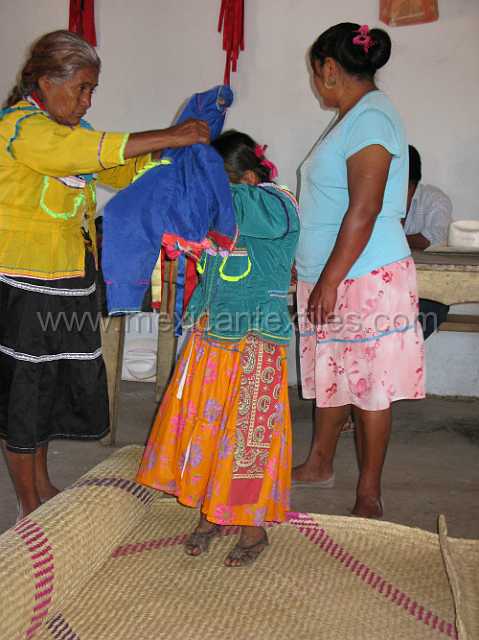 malinche1_06.JPG - Village of Cora Indian with examples of town, mountains, people, costume, textiles, costume and spiritual life