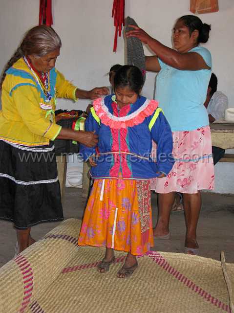 malinche1_07.JPG - Village of Cora Indian with examples of town, mountains, people, costume, textiles, costume and spiritual life
