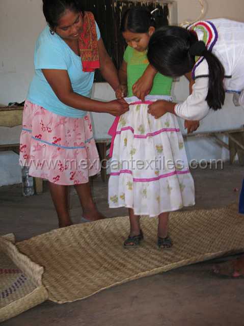 malinche2_08.JPG - Village of Cora Indian with examples of town, mountains, people, costume, textiles, costume and spiritual life