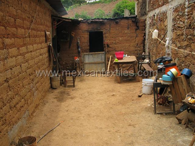 Mazateca_barriopanteon__09.JPG - Enterance to the home