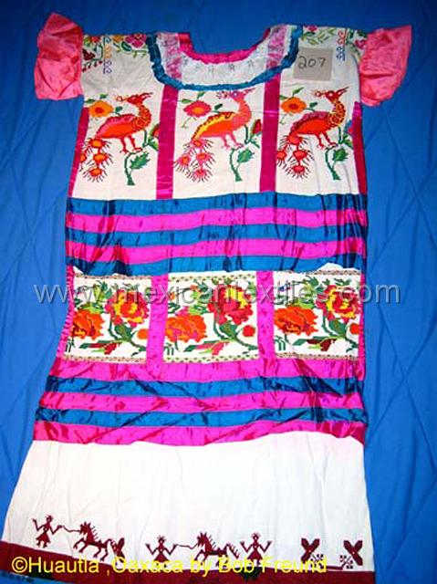 huautla_mazateca__11.jpg - Huipil with old style wrap skirt.