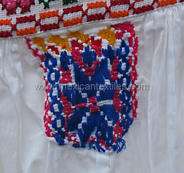 trapiche_viejo__04.jpg - old style hand embroidered heart on a blouse.
