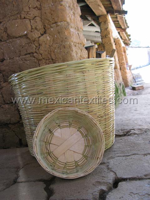 canastas_ixtolco_09.JPG - Sample of craftsmanship of Sr.Jose
