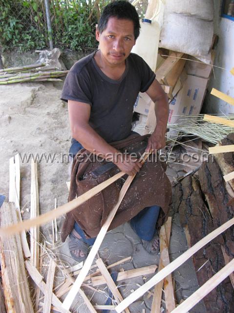 canastas_ixtolco_23.JPG - Artesania de Carrizo en el Pueblo de Ixtolco , Cuautempan , Puebla, Mexico elaborado por Sr. Jose Cabrera Lopez Calle Ocopitzila, Colonia Ocopitzila C.P 73600 Tel 01 797 488 1424 Correo electronica jmrm.62@hotmail.com