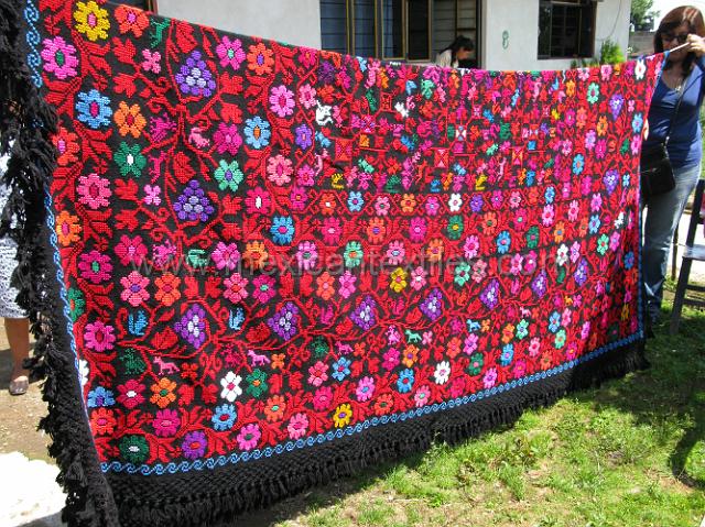 nahua_hueyapan_38.JPG - Astounding table cloth she made.