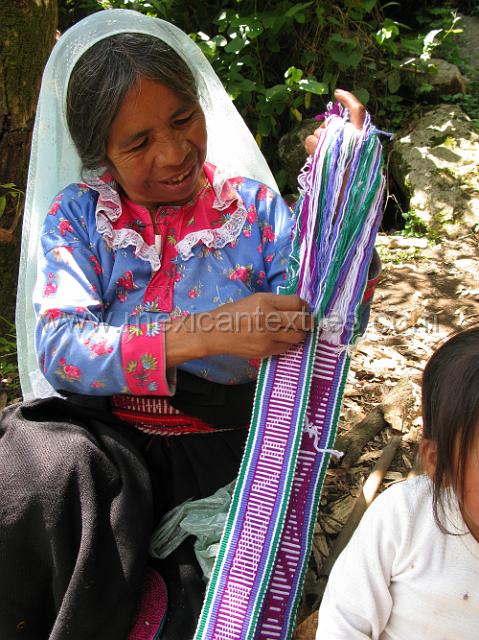 nahuatl_woman_11.JPG - Manuela  straightening the ends of the belt.